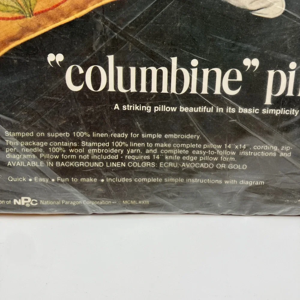 Vintage Paragon Columbine Pillow Crewel Embroidery Kit 0759 Gold Linen 1973 NEW